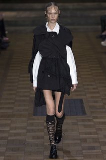 Тренч с кружевом Simone Rocha