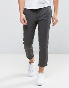 Темно-серые укороченные брюки со складками New Look - Серый