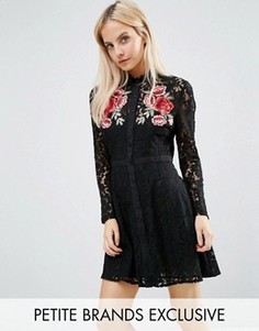 Кружевное платье с цветочной аппликацией Fashion Union Petite - Черный