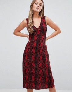 Платье миди с глубоким вырезом и змеиным принтом New Look - Красный