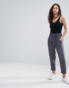 Зауженные брюки с поясом New Look - Серый