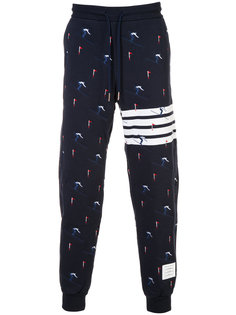 спортивные брюки с вышивкой лыжников Thom Browne