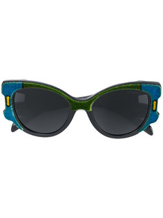 объемные солнцезащитные очки в бархатной оправе Prada Eyewear
