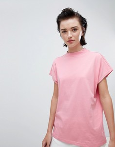 Розовая футболка с высоким воротником Weekday - Розовый