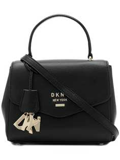DKNY сумка-тоут с подвеской-логотипом