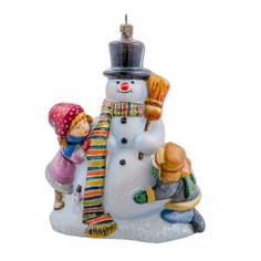 Елочная игрушка Atlas Art Collection Снеговик во дворе (00290AA)