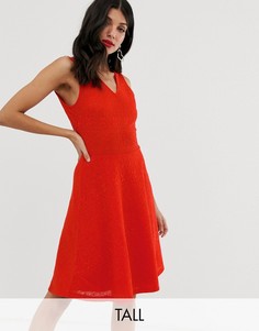 Короткое приталенное платье без рукавов Y.A.S Tall-Красный