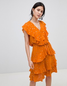 Оранжевое платье миди с оборками и принтом с эффектом металлик Y.A.S-Оранжевый