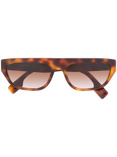 Burberry Eyewear солнцезащитные очки в прямоугольной оправе черепаховой расцветки