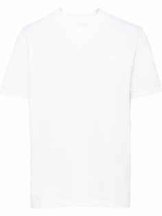 Prada футболка с V-образным вырезом и логотипом