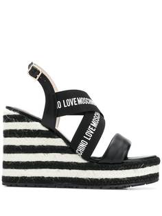 Love Moschino сандалии с перекрестными ремешками и логотипом