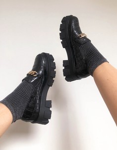Туфли на плоской массивной подошве черного цвета с эффектом крокодиловой кожи и золотой цепочкой RAID Alessio-Черный