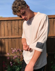 Oversized-футболка с нашивкой на рукаве ASOS Unrvlld Supply-Neutral