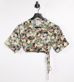 Атласная укороченная рубашка с принтом и запахом от комплекта COLLUSION-Многоцветный
