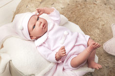 Кукла Arias Reborns Raquel пупс 40 см.; с соской; с одеялом и игрушкой (розовый)
