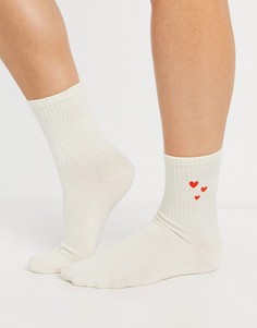 Носки нечистого белого цвета из органического хлопка с вышитыми сердечками Monki Lucy-Белый