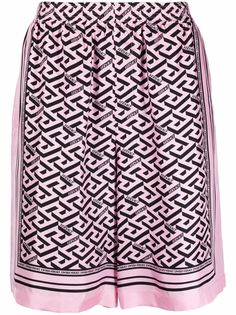 Versace шелковые шорты с принтом Greca