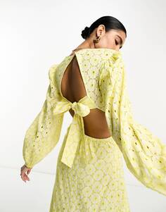 Лимонное платье мидакси с вырезами и вышивкой Pretty Lavish