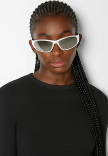 Солнцезащитные очки серебристого цвета Bershka