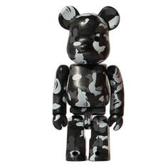 Фигурка виниловая Bearbrick x A Bathing Ape 28th Anniversary Camo #3 100%, черный/серый