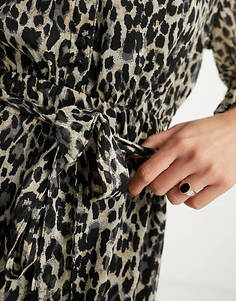 Свободное платье мини с леопардовым принтом и V-образным вырезом на талии Only