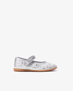 Серебристые туфли Мэри Джейн для девочек с высеченными деталями и застежкой-цветком Conguitos, серебро