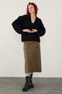 Черный объемный вязаный свитер с v-образным вырезом Sherin