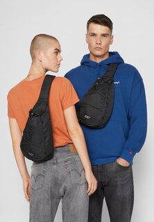 Сумка через плечо UTILITY SLING PACK UNISEX Levi&apos;s, обычный черный Levis