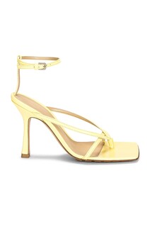 Сандалии Bottega Veneta Stretch Ankle Strap, цвет Lemonade