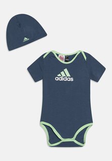 Шапка Unisex Set Adidas, цвет preloved ink/green spark