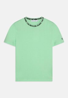 Футболка с принтом Exclusive Intarsia Logo Unisex Calvin Klein Jeans, цвет green ash