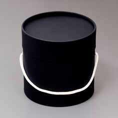 Подарочная коробка, круглая, черная,с шнурком, 12 х 12 см NO Brand