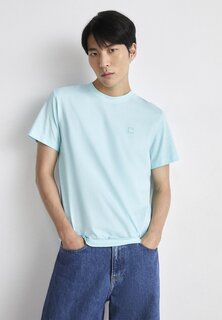 Базовая футболка Embro Badge Tee Calvin Klein Jeans, цвет blue tint