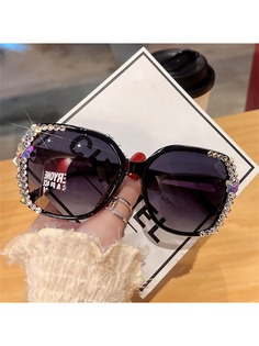 Стильные солнцезащитные очки в геометрической оправе со стразами и декором в геометрической оправе — идеальный дорожный аксессуар для женщин