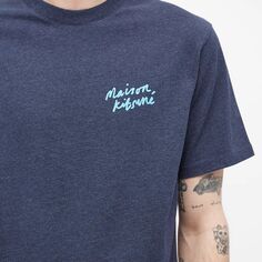 Maison Kitsune Футболка с мини-логотипом и рукописным текстом, синий
