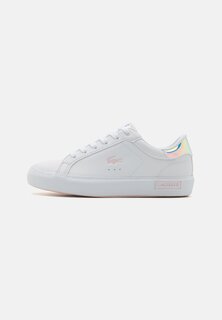 Низкие кеды Powercourt Junior Lace Holographic Unisex Lacoste, цвет white/light pink