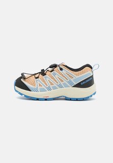 Кроссовки XA PRO V8 J UNISEX Salomon, цвет peach quartz/vanilla ice/provence